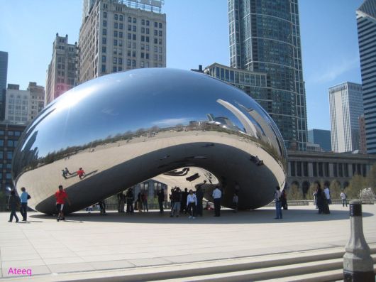 Amazing Cloud Gate in Chicago, USA