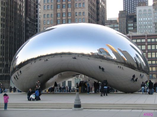 Amazing Cloud Gate in Chicago, USA