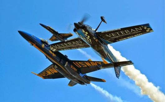 Aviation Daredevil - Master Of Photobombing