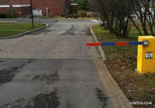 Hilarious Pictures Of People Who Had One Job But Failed Completely