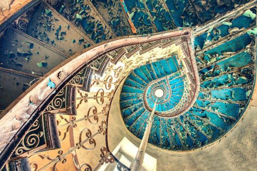 Mesmerizing Examples Of Spiral Staircase Photography