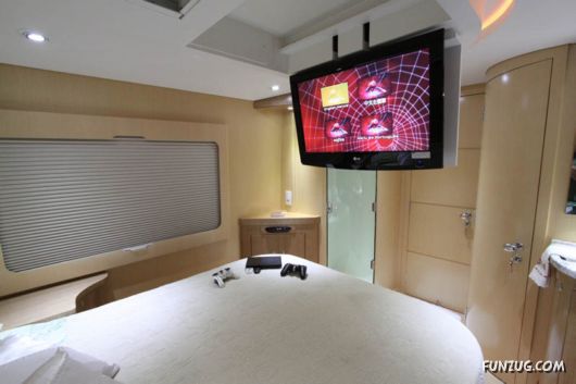 A Luxurious House In The Bus