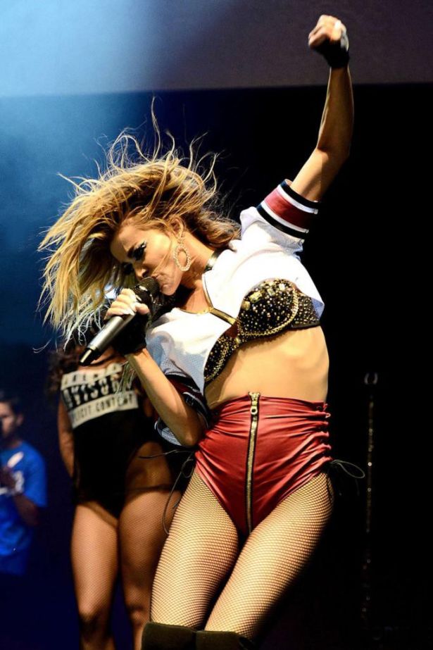 Carmen Electra Performs Live in Hollywood