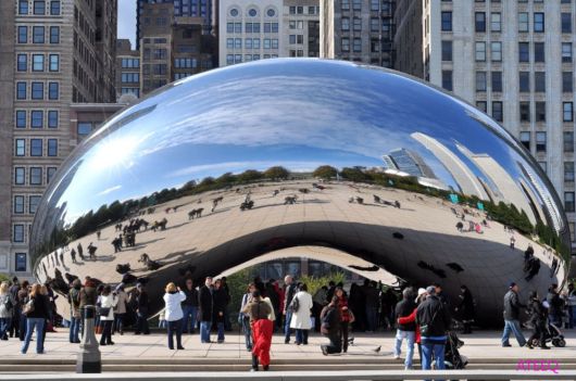 Amazing Cloud Gate in Chicago, USA
