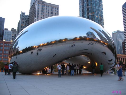 Amazing Cloud Gate in Chicago, USA